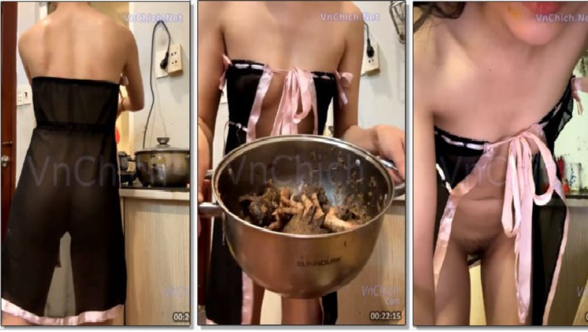 Em idol Emily-y khác áo ngủ sexy mỏng tanh livestream nấu đồ ăn cho fans thèm chơi