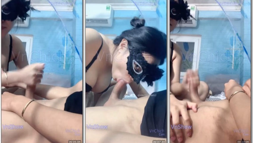 Mưa bão thế này ở nhà livestream kiếm tiền giúp gia đình~ Bây giờ tiền kiếm khó khắn, có lồn thì show lồn chịch thôi